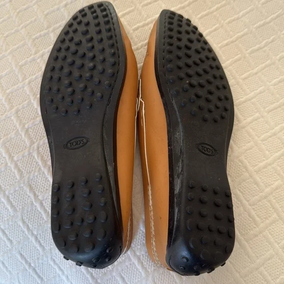 Tod’s Calfskin Driving Loafer - Picture 9 of 9